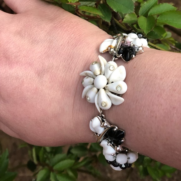 “Concerto” 🎶 Hand crafted bracelet from upcycled vintage jewelry! - Picture 7 of 10